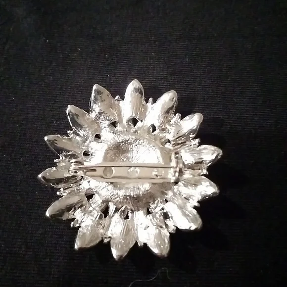 Blue Enamel on Silvertone Metal Flower Motif Brooch with Blue Crystals. - Picture 4 of 4